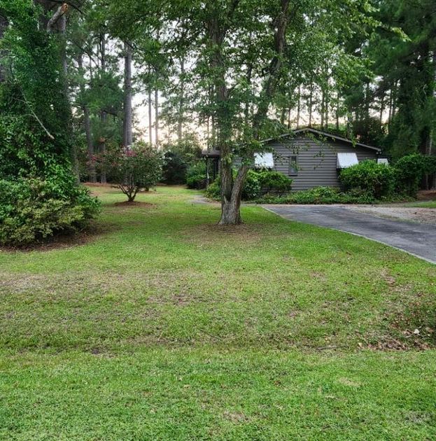 well maintained residential lawn in Cape Carteret, North Carolina
